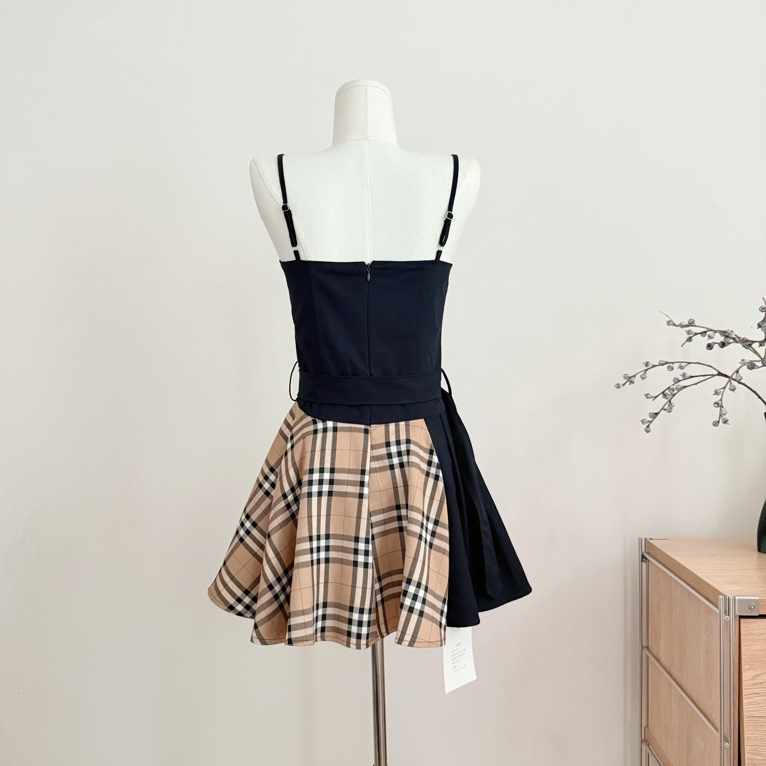 Women's Plaid Spliced Cami Dress Summer British Style Waist-Slimming Pleated Short Dress - Image 2