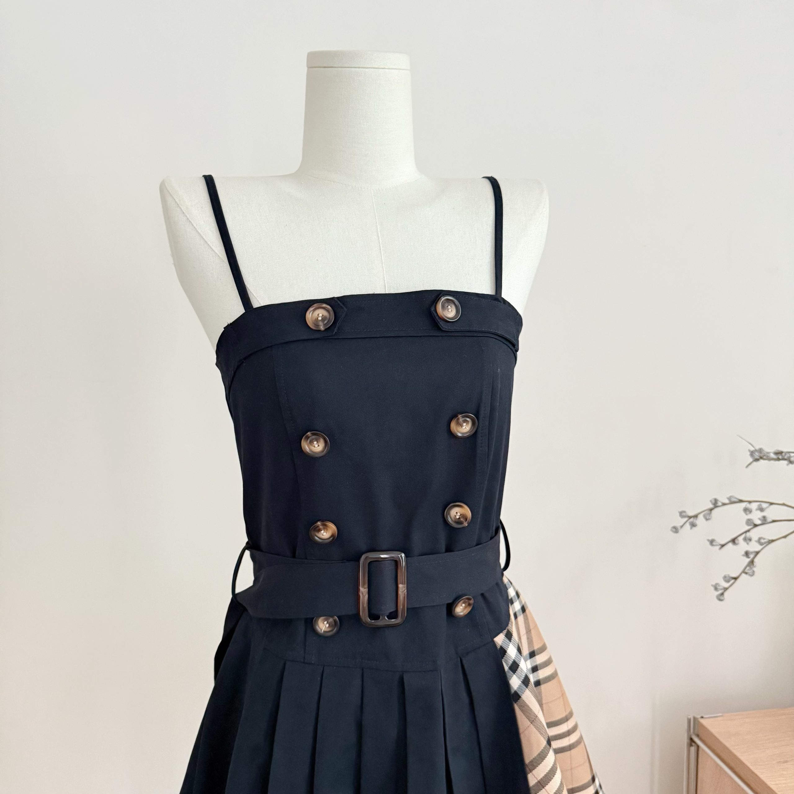 Women's Plaid Spliced Cami Dress Summer British Style Waist-Slimming Pleated Short Dress - Image 3