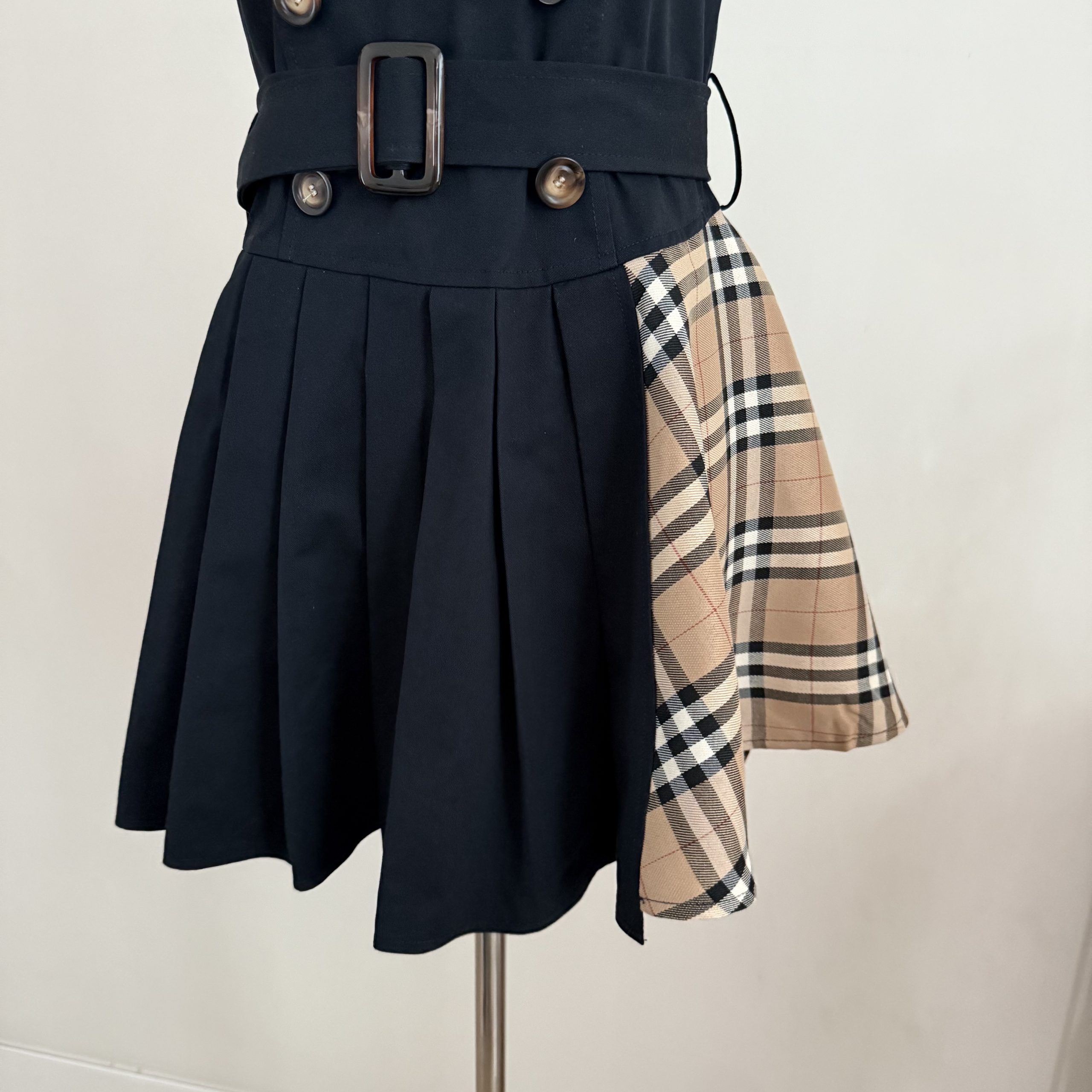 Women's Plaid Spliced Cami Dress Summer British Style Waist-Slimming Pleated Short Dress - Image 4