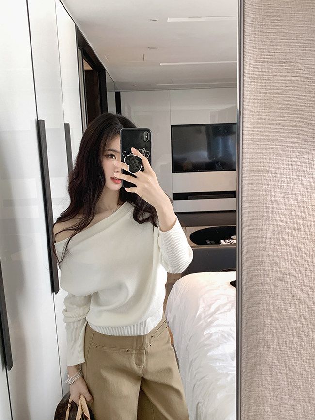 Famouswang Fall New Multi-Wear Asymmetric Shoulder Draped Neck Wool Knit Top